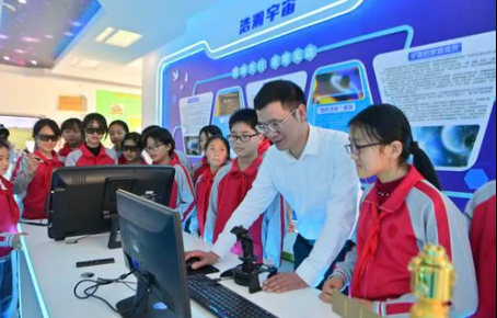 undefined 指导学生参加模拟飞行锦标赛.png