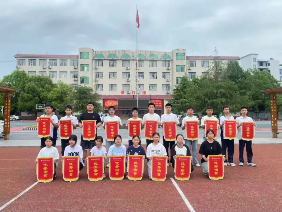 5月份优秀评比.jpg