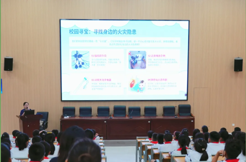授课.jpg
